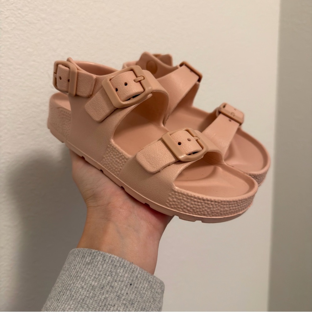 Zara Kids Triple Buckle Powder Pink Sandals Rubber Size 28, 11C Toddler Girls - Picture 2 of 3